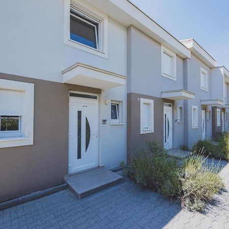 Apartments Lemon نوفاليا المظهر الخارجي الصورة